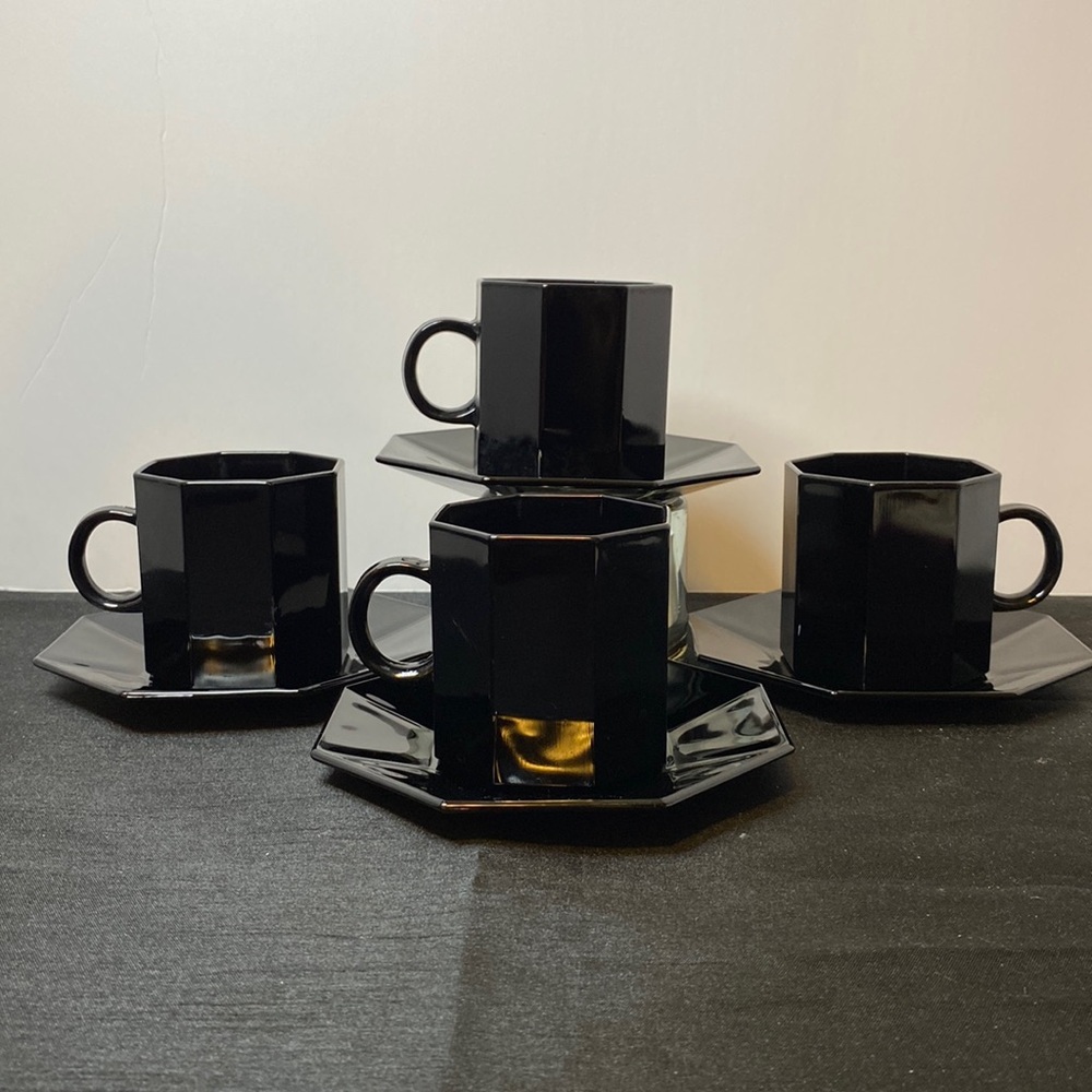 Set of 4 Octome Black Glass Cup and Saucer